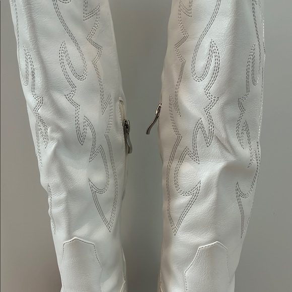 New White Leather Western-Style Women's Boots - Picture 5 of 15